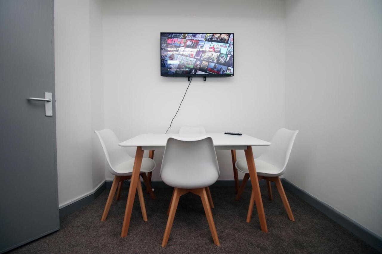 In The Heart Of Swansea- Tv In Every Bedroom! *